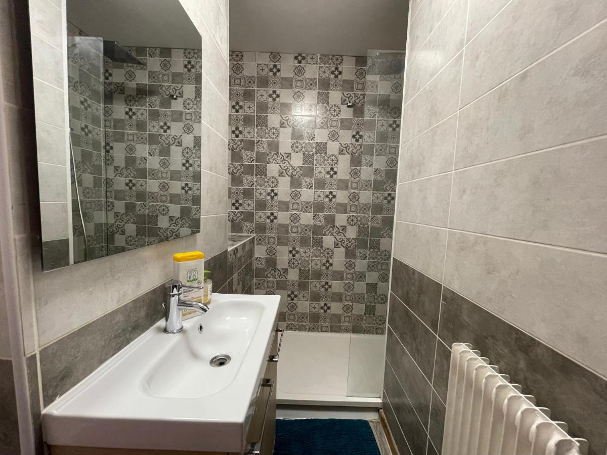 116 Chic & Cosy Grand Appart Moderne 65M2 Hypercentre Wifi Smart Tv Netflix Apartment Saint-Etienne  Exterior photo